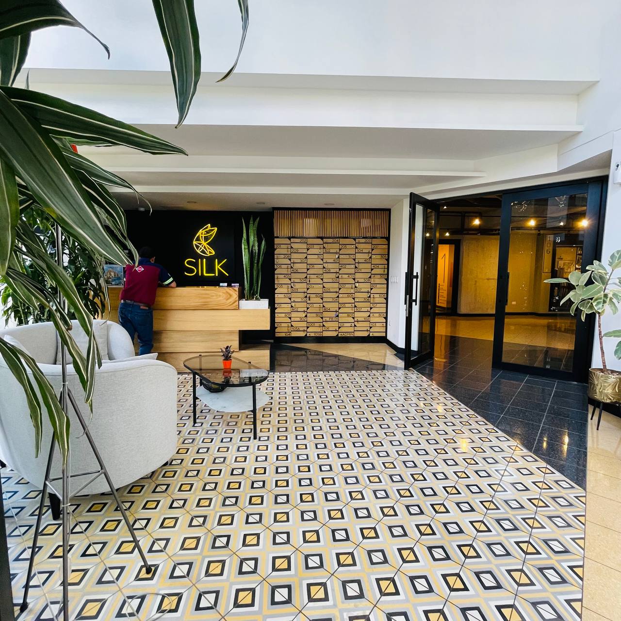 Apartamento Amueblado en Renta en Edificio Silk 4 - foto 3